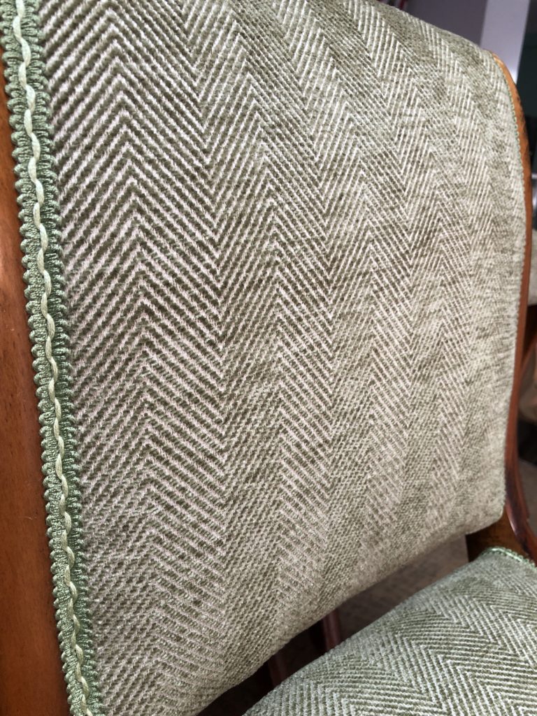 Close-up visgraadmotief rugleuning stoel